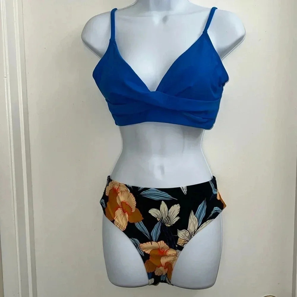 Cupshe Blue Twist High Waisted Bikini - Size Medium